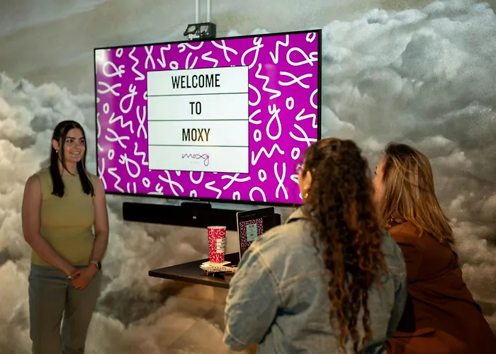 Hotel Moxy Paris Charles De Gaulle Airport Roissy-en-France